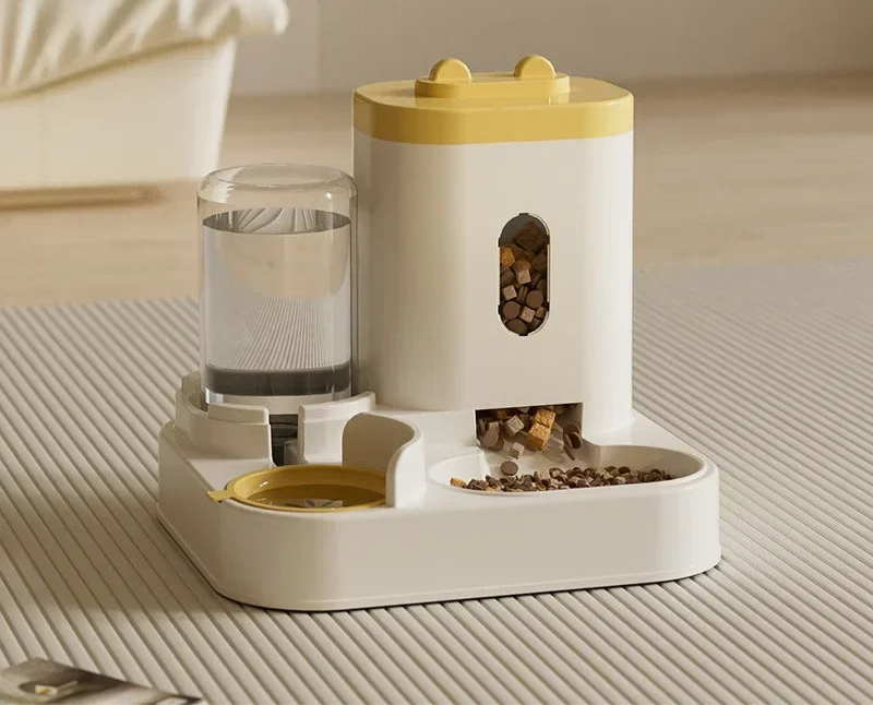 Anti-slip automatic feeder for puppies and kittens with stable base