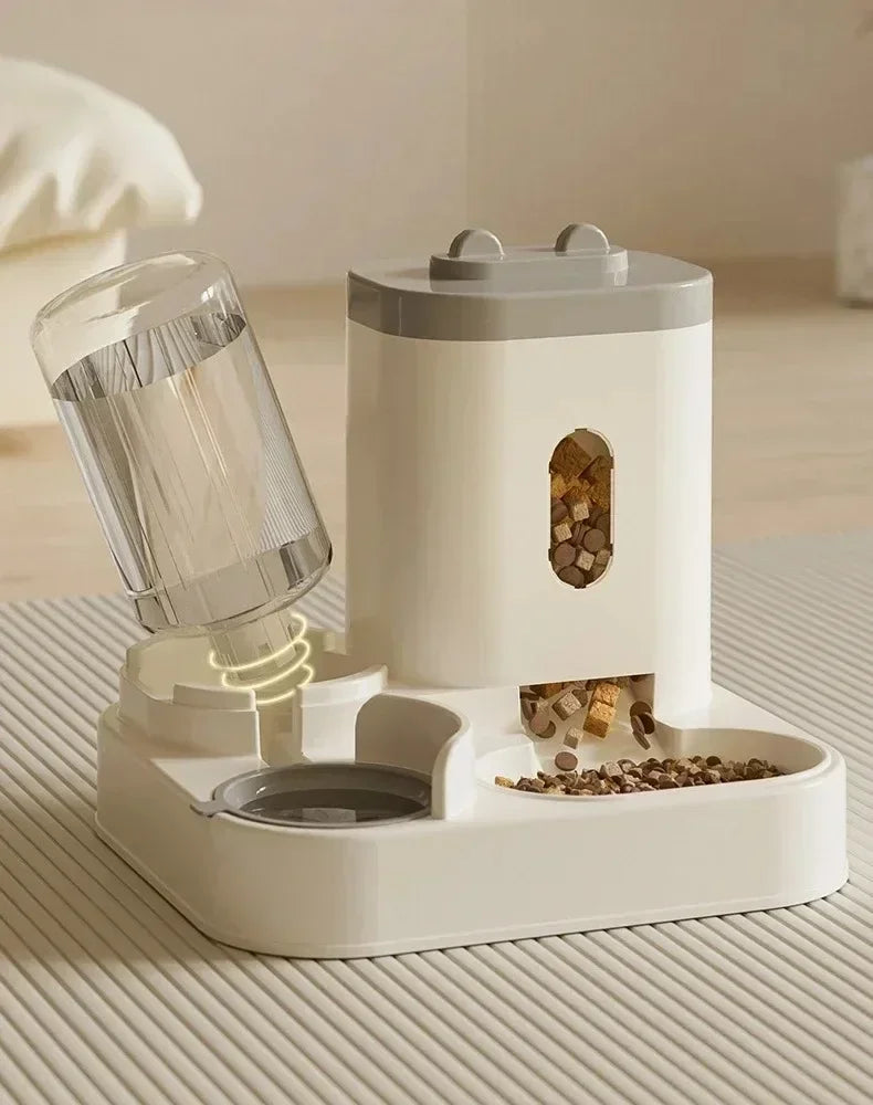 BPA-free and easy-to-clean dog and cat feeder for everyday use