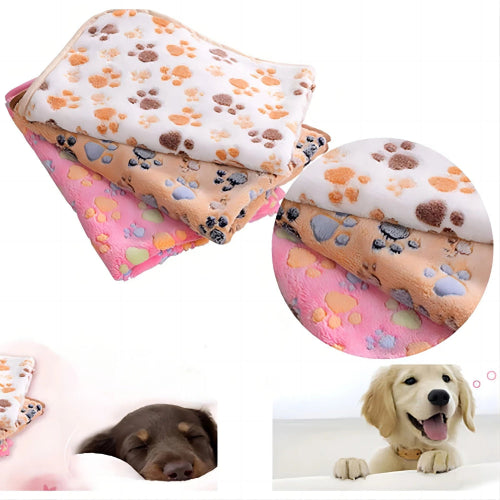 Coral fleece pet blanket provides soft, washable bedding for dogs and cats. Cozy and durable, perfect for year-round comfort and easy cleaning at home.
