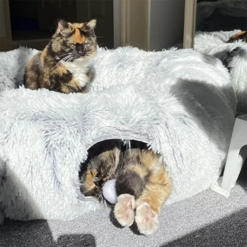 Soft anxiety-relief cat tunnel bed with cozy interior