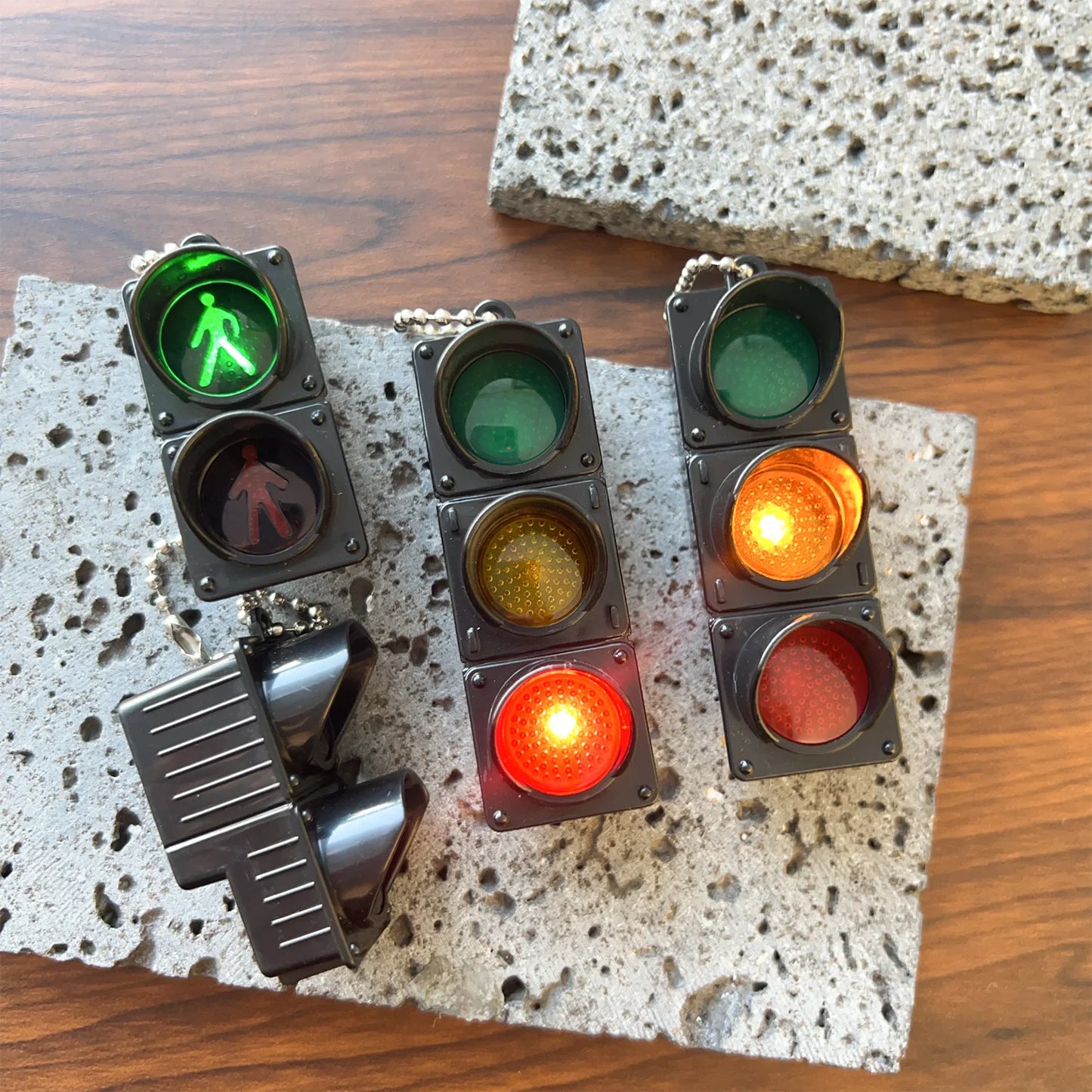[1–2PCS] LED Traffic Light Toy Keychain – Kids Learning Gift with Lights 🚦