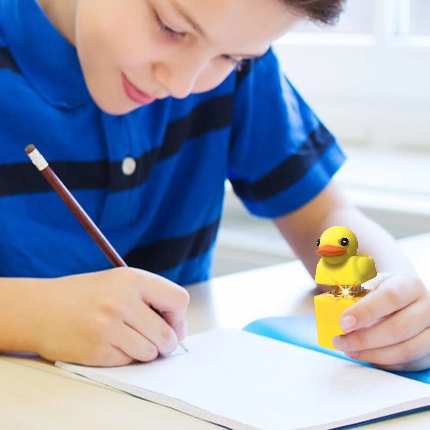 [2025] LED Quacking Duck Fidget Toy – Fun Light-Up Stress Relief Keychain