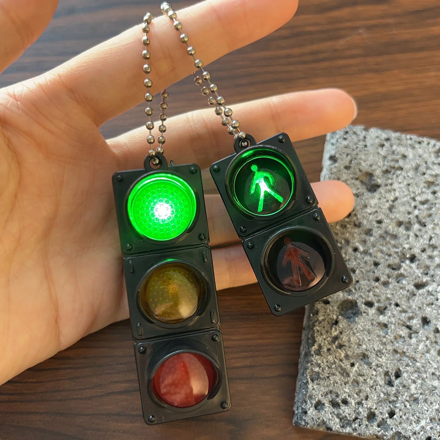 [1–2PCS] LED Traffic Light Toy Keychain – Kids Learning Gift with Lights 🚦
