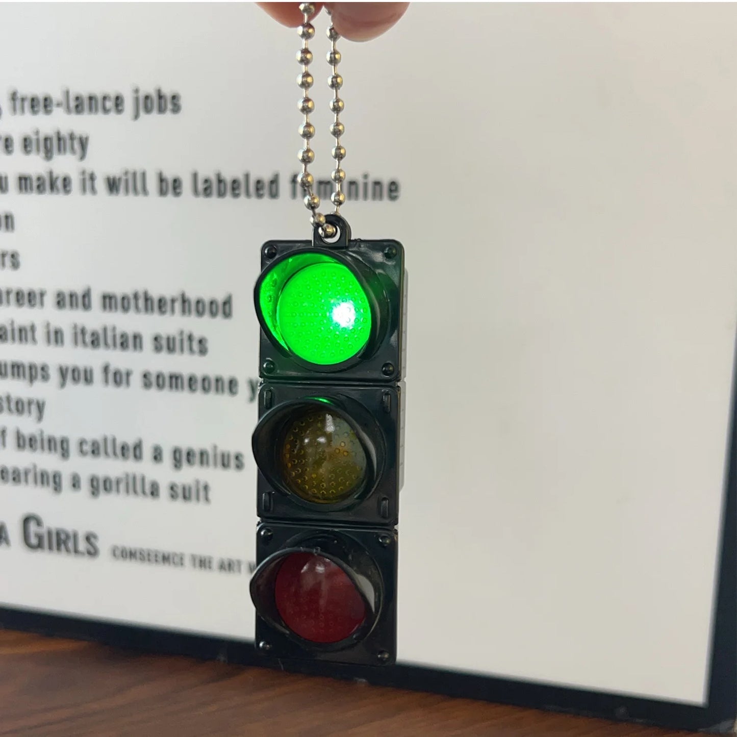 [1–2PCS] LED Traffic Light Toy Keychain – Kids Learning Gift with Lights 🚦